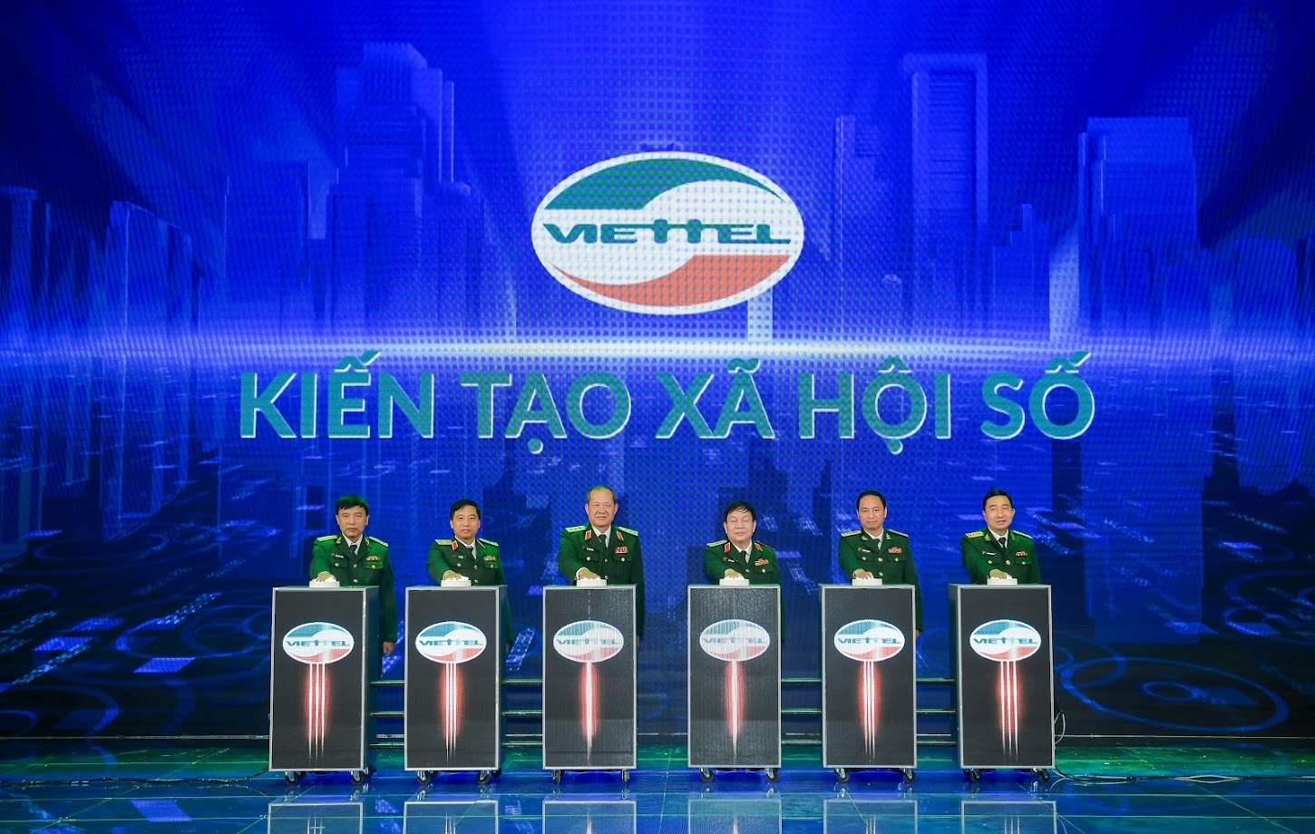 Vinh danh 16 tập thể, cá nhân xuất sắc nhất Viettel toàn cầu năm 2019 vinh danh 16 tap the ca nhan xuat sac nhat viettel toan cau nam 2019