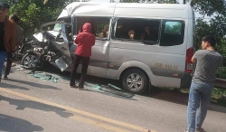 xe tai tong xe khach khien nhieu nguoi bi thuong o quang ninh