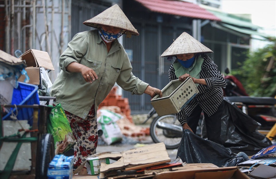 Gần 15 triệu lao động tự do đã được hỗ trợ tiền trực tiếp do ảnh hưởng của đại dịch Covid-19 với tổng kinh phí hơn 19.500 tỷ đồng tính đến ngày 31-12-2021.  (Ảnh minh họa)