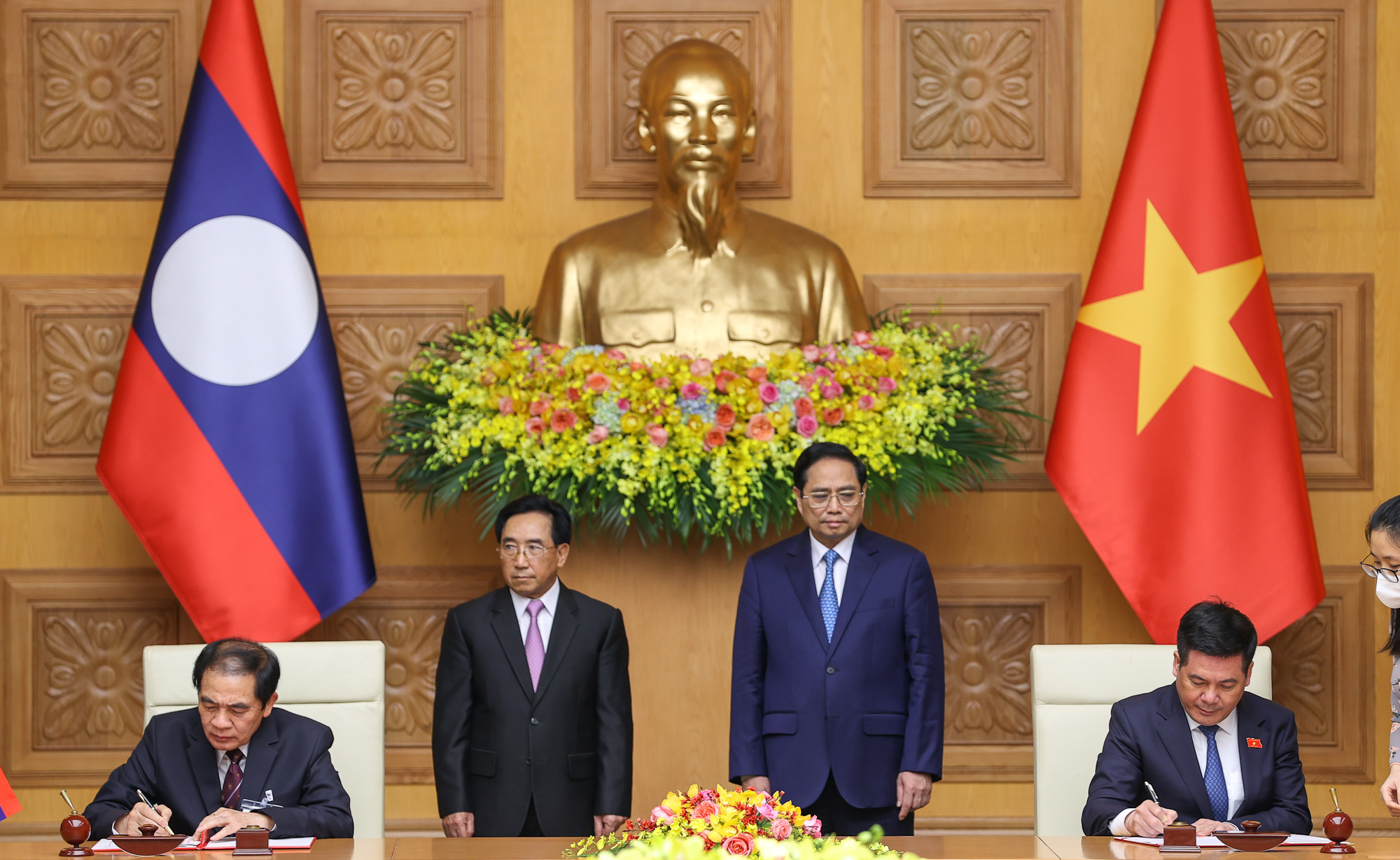 Đẩy mạnh kết nối kinh tế Việt Nam-Lào, giúp Lào có kết nối ra biển