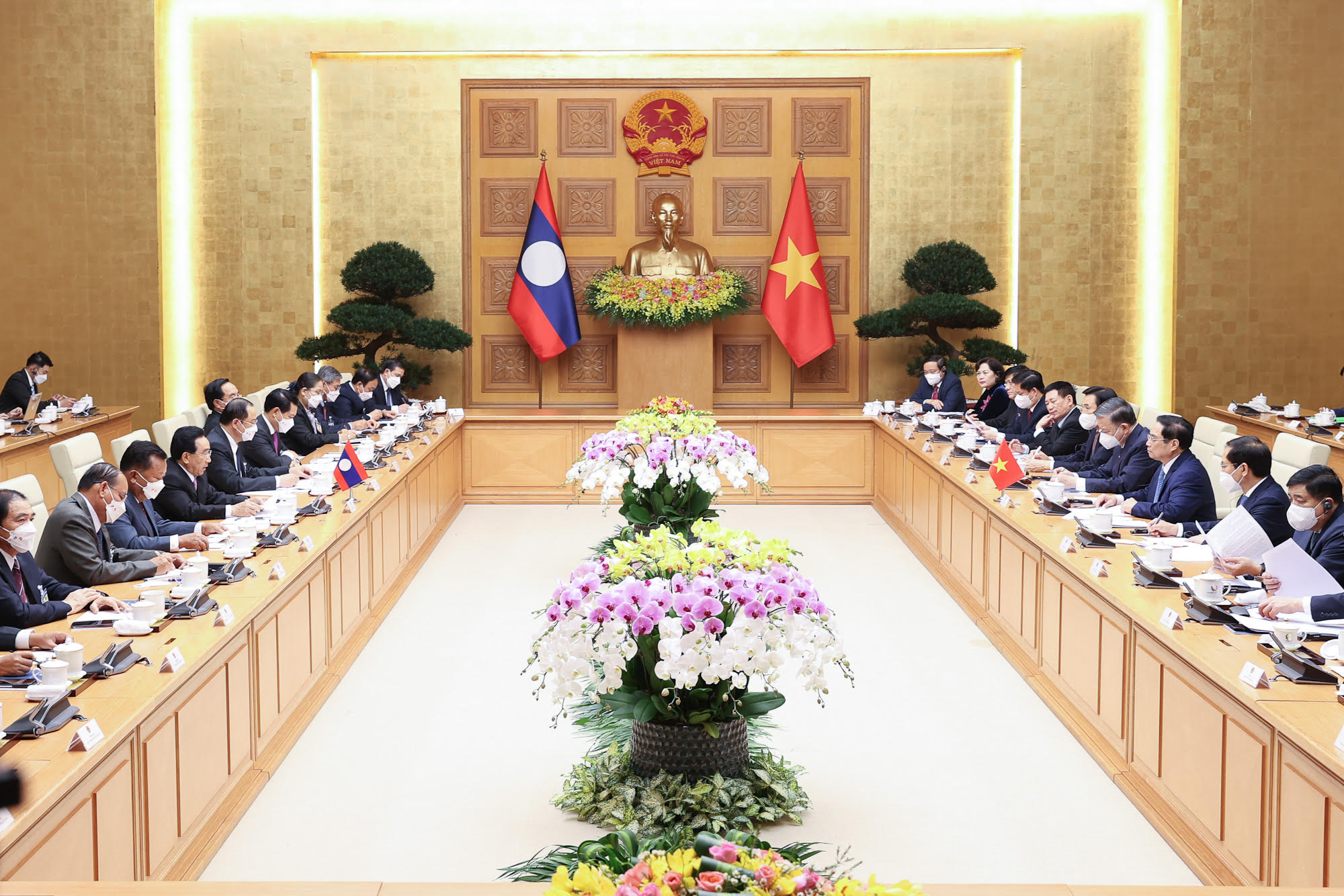 Đẩy mạnh kết nối kinh tế Việt Nam-Lào, giúp Lào có kết nối ra biển