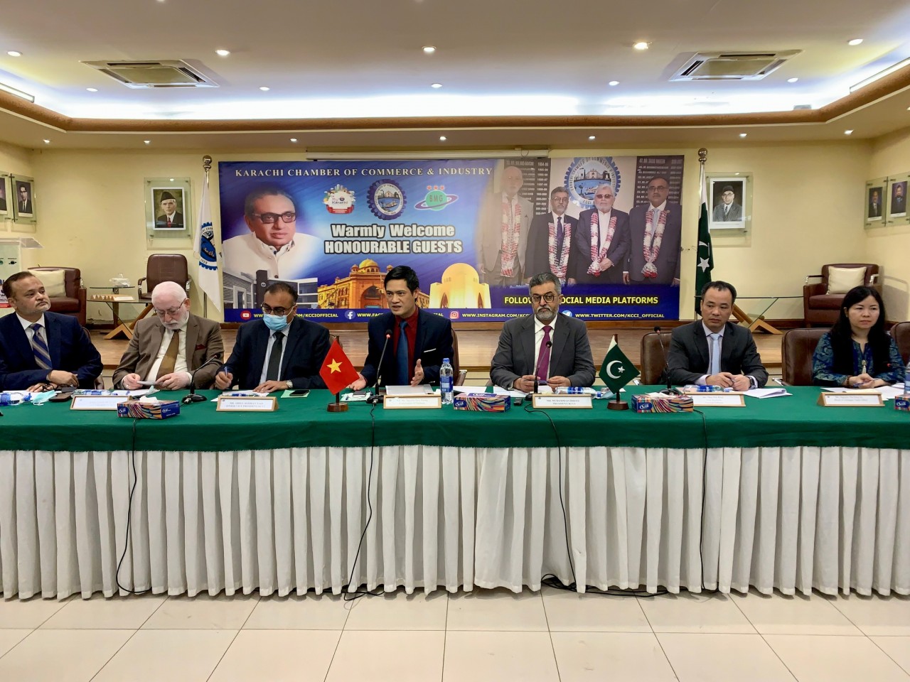Ngày 29/1, Trưởng Thương vụ Đại sứ quán Việt Nam tại Pakistan Nguyễn Thị Điệp Hà đã tự tay làm món cá basa chiên giòn giới thiệu tại Lễ hội ẩm thực các nước ASEAN 2022 (Charity Bingo 2022) do Hội Phụ nữ các nước ASEAN và Bộ Ngoại giao Pakistan tổ chức tại thành phố Karachi.Đại sứ Việt Nam tại Pakistan Nguyễn Tiên Phong và Trưởng Thương vụ Việt Nam tại Karachi làm việc với Liên đoàn các phòng Thương mại Pakistan và Hiệp hội nhập khẩu thuỷ sản Pakistan tại Karachi, ngày 20/1 vừa qua.