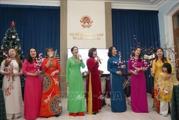 xuan quy mao 2023 giua moskva nghe tieng goi que huong