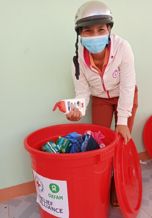 Oxfam tại Việt Nam tiếp tục hỗ trợ người dân Quảng Nam và Hà Tĩnh phục hồi sau bão lũ