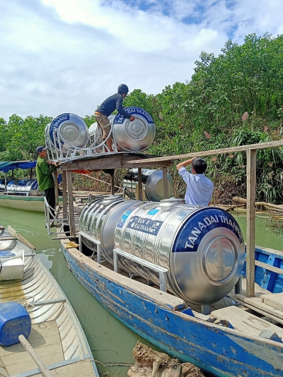Oxfam tại Việt Nam tiếp tục hỗ trợ người dân Quảng Nam và Hà Tĩnh phục hồi sau bão lũ