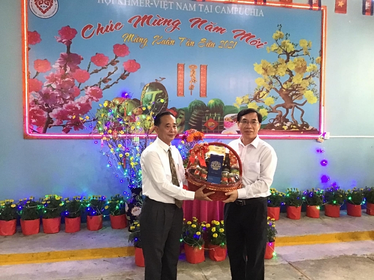Năm 2020: doanh nghiệp luôn chia sẻ, đóng góp cho công tác cứu trợ bà con gốc Việt tại Campuchia