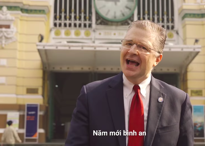 Đại sứ Mỹ chúc tết chúc Tết người dân Việt Nam bằng nhạc rap
