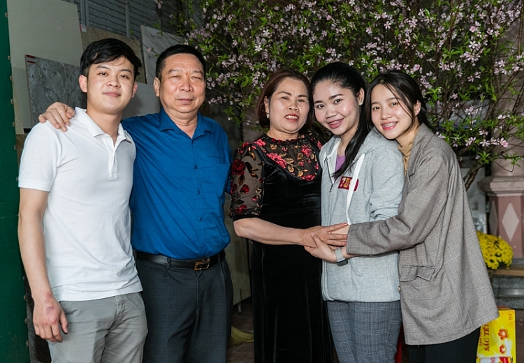 Lưu học sinh Lào lần đầu tiên đón tết Việt cùng bố mẹ nuôi Lưu học sinh Lào lần đầu tiên đón tết Việt cùng bố mẹ nuôi