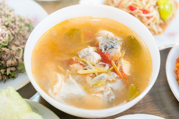 Lưu học sinh Lào lần đầu tiên đón tết Việt cùng bố mẹ nuôi Lưu học sinh Lào lần đầu tiên đón tết Việt cùng bố mẹ nuôi
