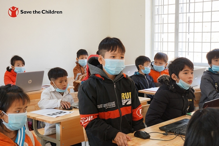 Hơn 200 học sinh và giáo viên Bảo Hà (Lào Cai) được tập huấn công nghệ thông tin nhờ Tổ chức Cứu trợ Trẻ em