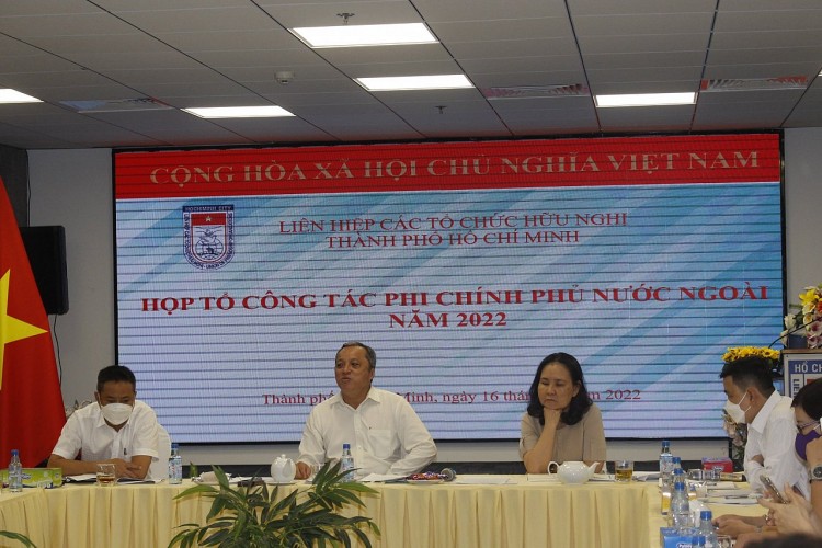 Các đại biểu tham dự buổi họp.