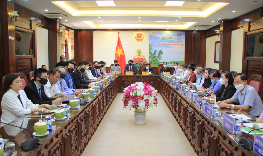 Quang cảnh buổi làm việc.