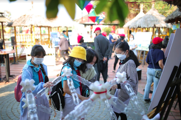 doc dao su kien nghe thuat vi moi truong o pho co hoi an