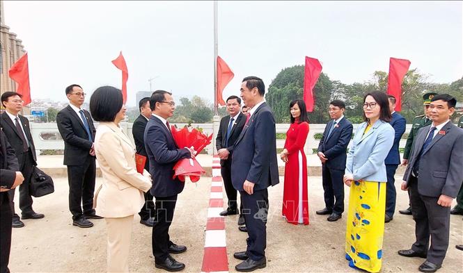 Thành ủy Đông Hưng (Trung Quốc) chúc mừng 93 năm Ngày thành lập Đảng Cộng sản Việt Nam
