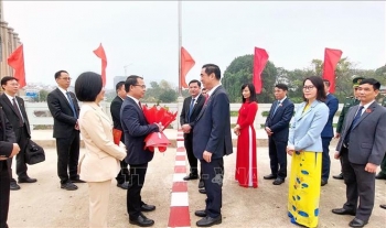 Thành ủy Đông Hưng (Trung Quốc) chúc mừng 93 năm Ngày thành lập Đảng Cộng sản Việt Nam