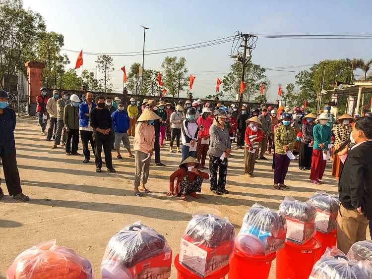 World Vision Việt Nam viện trợ 3.200 bộ dụng cụ gia đình cho người dân Quảng Trị khắc phục hậu quả thiên tai