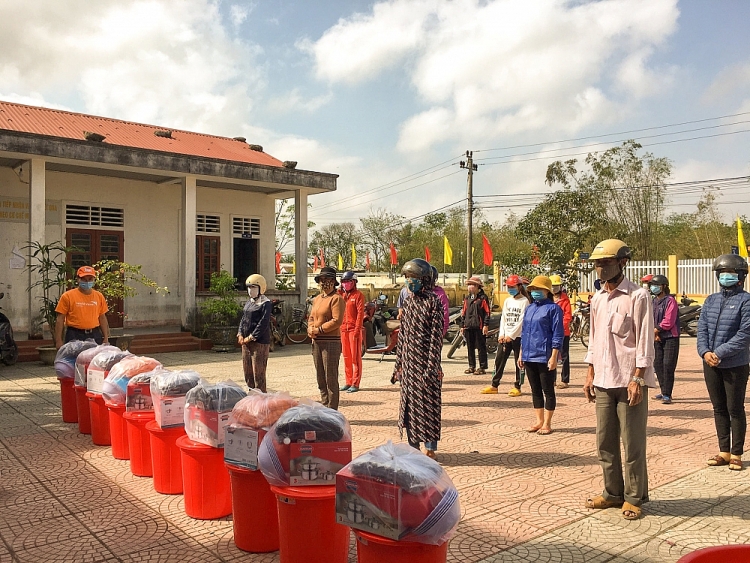 World Vision Việt Nam viện trợ 3.200 bộ dụng cụ gia đình cho người dân Quảng Trị khắc phục hậu quả thiên tai World Vision Việt Nam viện trợ 3.200 bộ dụng cụ gia đình cho người dân Quảng Trị khắc phục hậu quả thiên tai