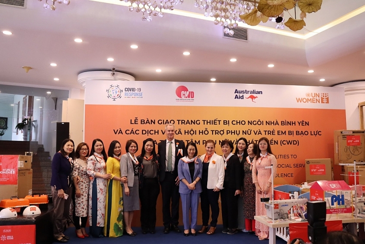 UN Women tài trợ 1,5 tỷ đồng trang thiết bị tặng các địa chỉ hỗ trợ phụ nữ, trẻ em