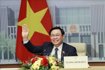 Chủ tịch Quốc hội Vương Đình Huệ hội đàm trực tuyến với Uỷ viên trưởng Nhân đại toàn quốc Trung Quốc