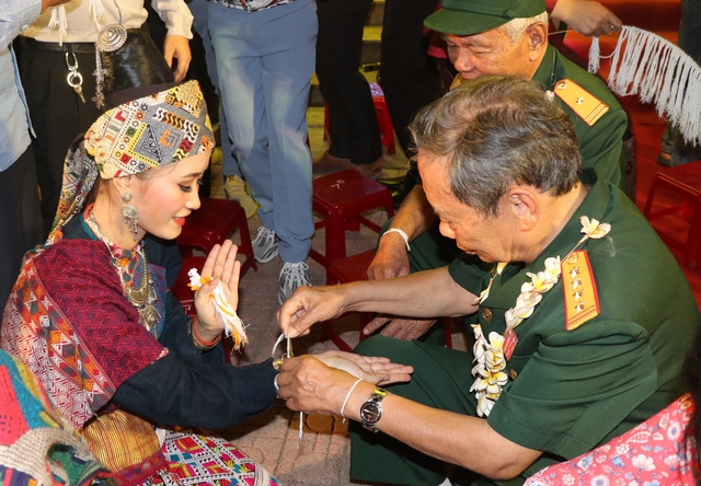 Lưu học sinh Lào tại Hà Tĩnh, Huế vui Tết cổ truyền Bunpimay