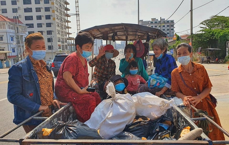 Các trường hợp nhận quà của Tổng Lãnh sự quán tỉnh Preah Sihanouk đều có hoàn cảnh đặc biệt khó khăn do đại dịch COVID-19.