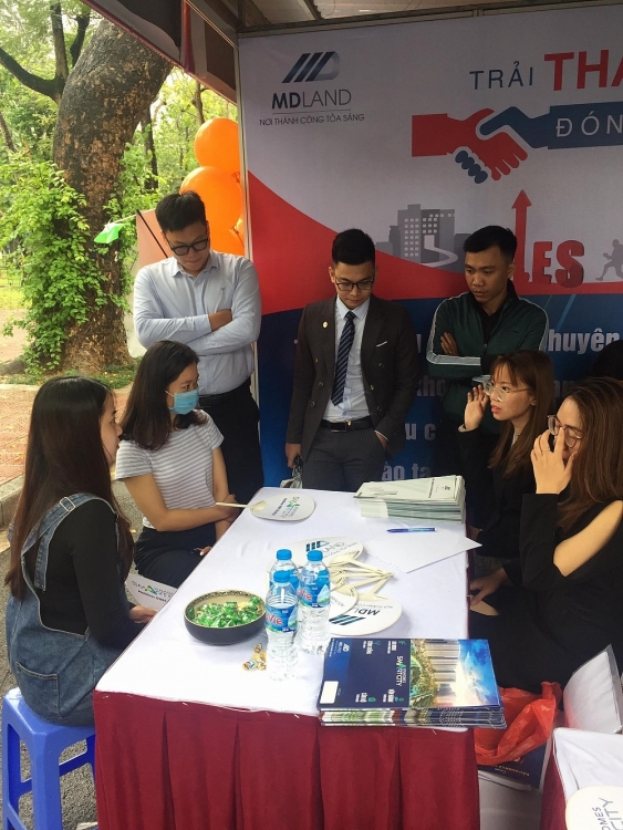 Hàng nghìn ứng viên tham dự đại hội tuyển dụng Bất động sản lớn nhất 2021