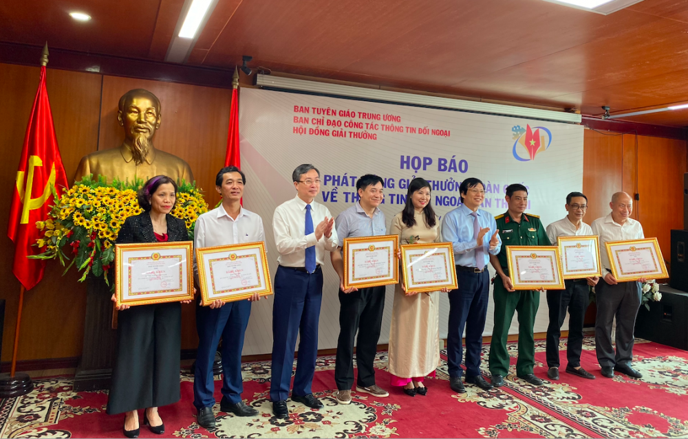 phat dong giai thuong toan quoc ve thong tin doi ngoai lan thu vii