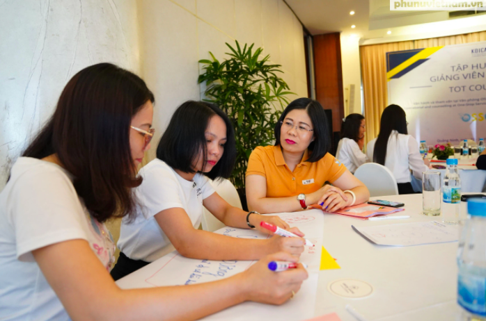 Cán bộ Văn phòng OSSO Hải Dương tham gia trao đổi tại khóa tập huấn.