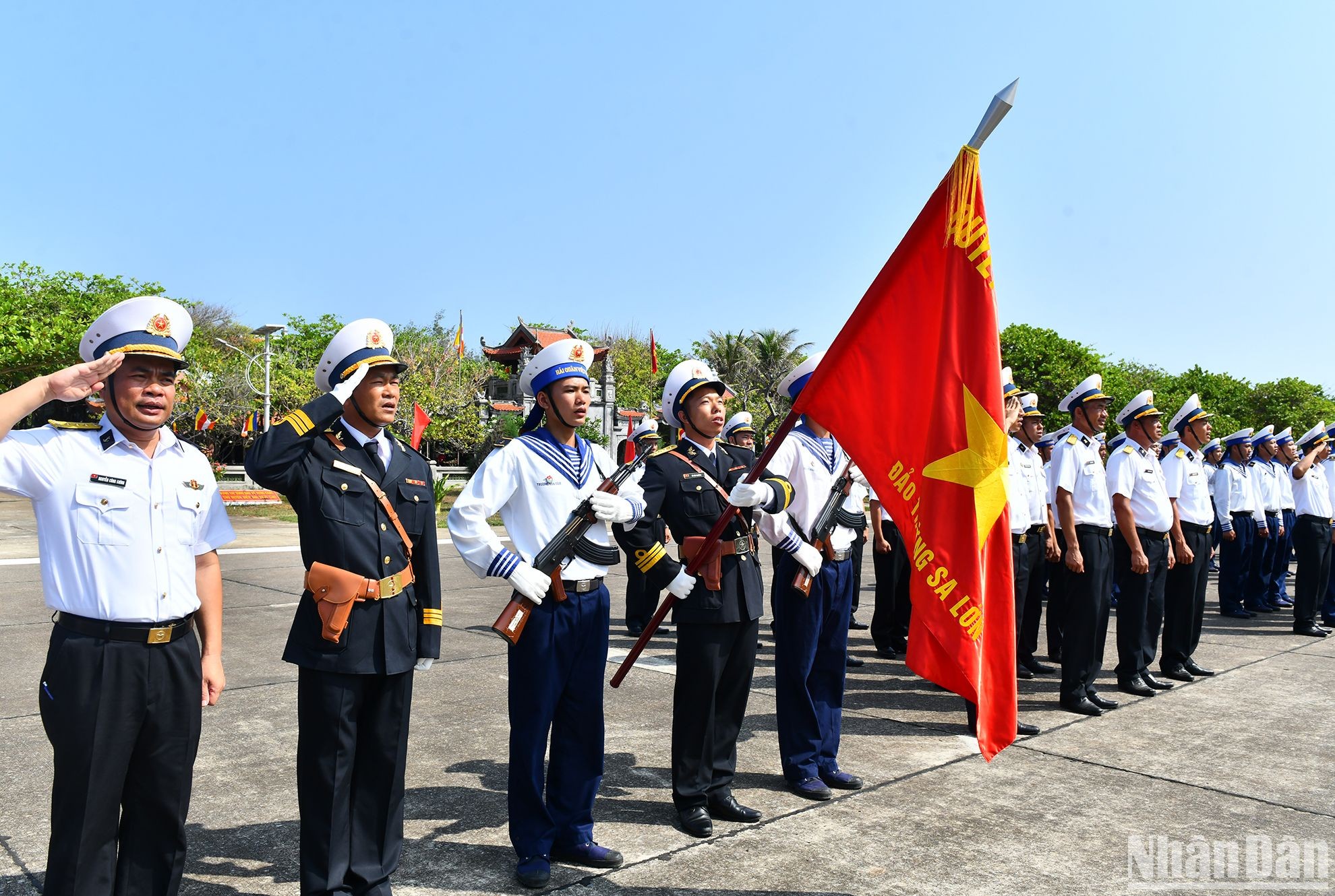 [Ảnh] Mang yêu thương ra đảo Trường Sa và nhà giàn DK1 ảnh 1