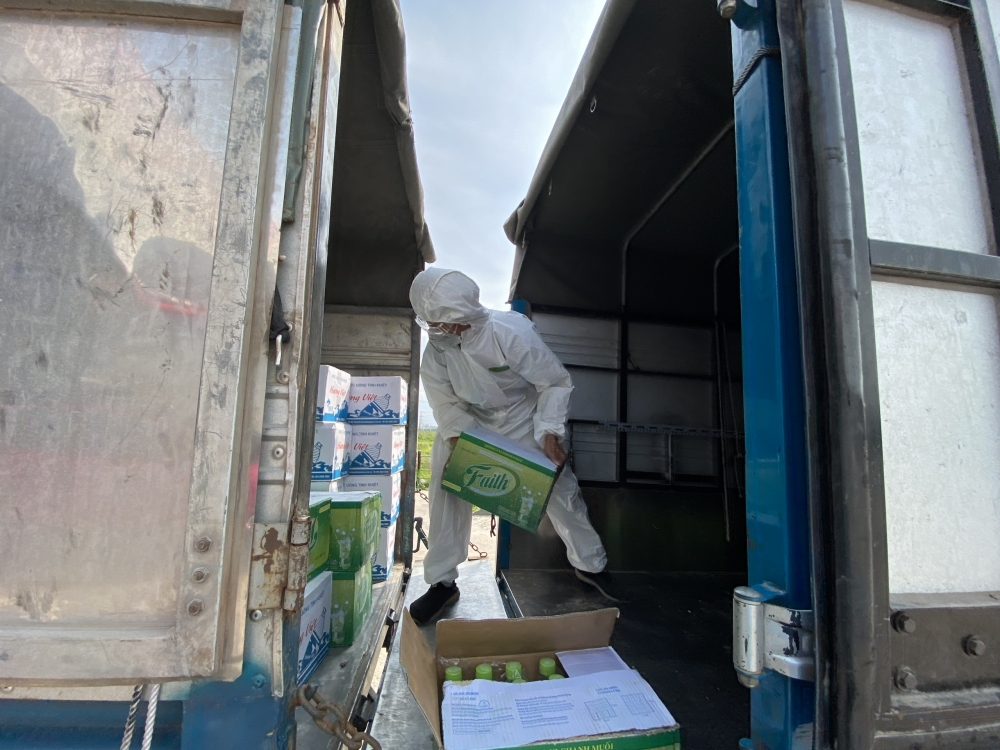Tạp chí Thời Đại cùng các mạnh thường quân trao tặng nhu yếu phẩm trị giá 60 triệu đồng ủng hộ Bắc Giang chống dịch COVID-19 Tạp chí Thời Đại cùng các mạnh thường quân trao tặng nhu yếu phẩm trị giá 60 triệu đồng ủng hộ Bắc Giang chống dịch COVID-19