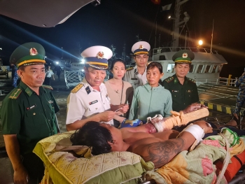 hai doan 129 hai quan cap cuu ngu dan tren bien