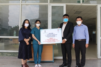 HUFO, Tổng Lãnh sự quán Ấn Độ tại Việt Nam trao hàng viện trợ cho các cơ sở cách li tập trung tại TP.HCM