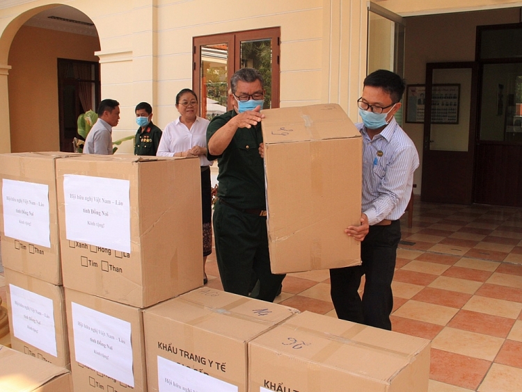 Liên hiệp Hữu nghị Đồng Tháp, Đồng Nai, Bình Dương hỗ trợ hội viên và bạn bè quốc tế chống dịch COVID-19
