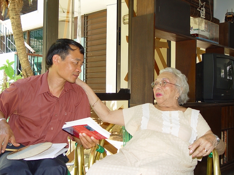 Bà Melba trong cuộc phỏng vấn của nhà báo Lê Duy Truyền