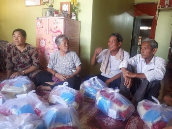 Tiếp tục hỗ trợ người Việt tại Campuchia bị ảnh hưởng dịch Covid-19