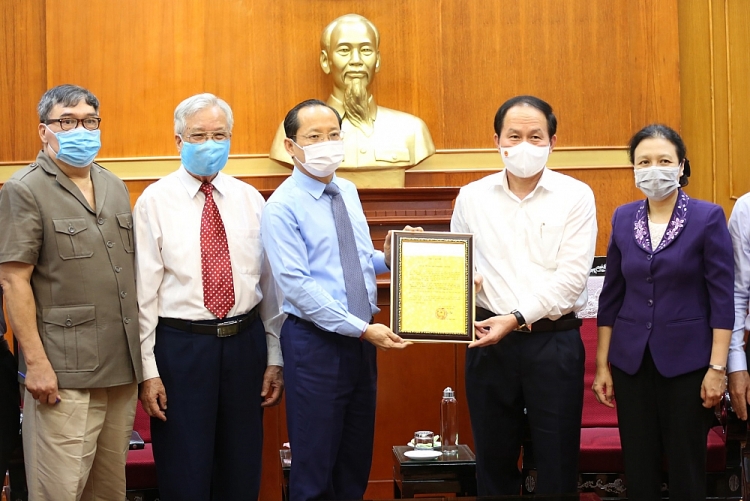 Hội hữu nghị Campuchia - Việt Nam trao 50.000 USD ủng hộ Việt Nam phòng, chống dịch COVID-19