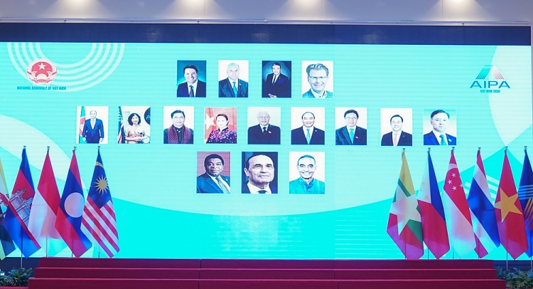 chu tich quoc hoi nguyen thi kim ngan nghi vien can sat canh chinh phu day lui covid 19 khoi phuc kinh te