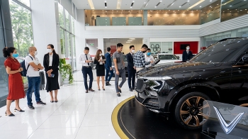 Khách hàng trầm trồ khi tận mắt chiêm ngưỡng 