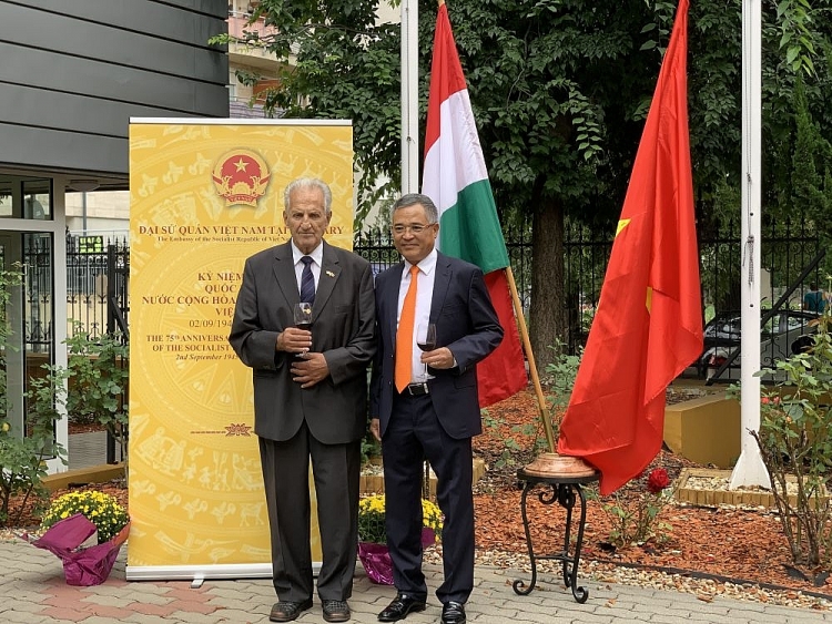 5615 ky niem 75 nam quoc khanh viet nam tai hungary 2