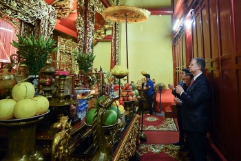 Đại sứ Mỹ thăm và dâng hương tai khu di tích Bạch Đằng Giang (Hải Phòng)