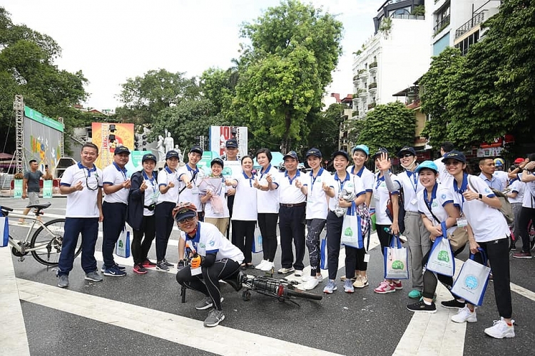 Gần 400 đại biểu tham gia 