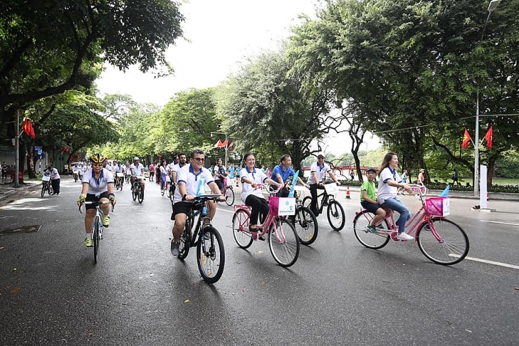 Gần 400 đại biểu tham gia 