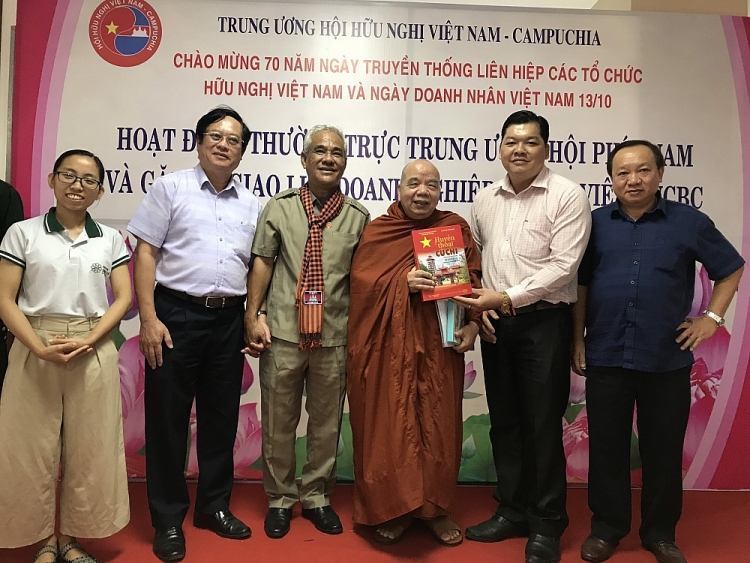 Hội Hữu nghị Việt Nam - Campuchia phía Nam chăm lưu học sinh, hỗ trợ doanh nghiệp vượt Covid-19
