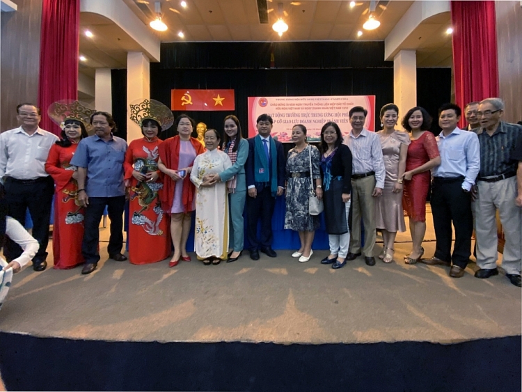 Hội Hữu nghị Việt Nam - Campuchia phía Nam chăm lưu học sinh, hỗ trợ doanh nghiệp vượt Covid-19