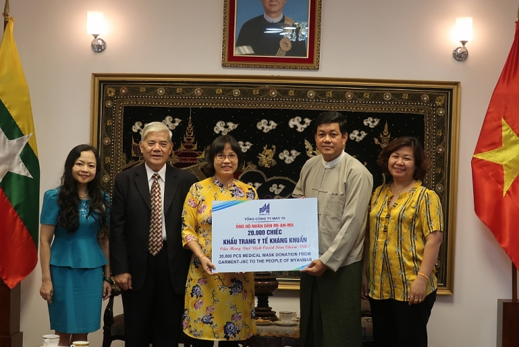 Hội hữu nghị Việt Nam - Myanmar tặng nhân dân nước bạn hơn 540 triệu đồng và vật tư y tế chống dịch COVID-19