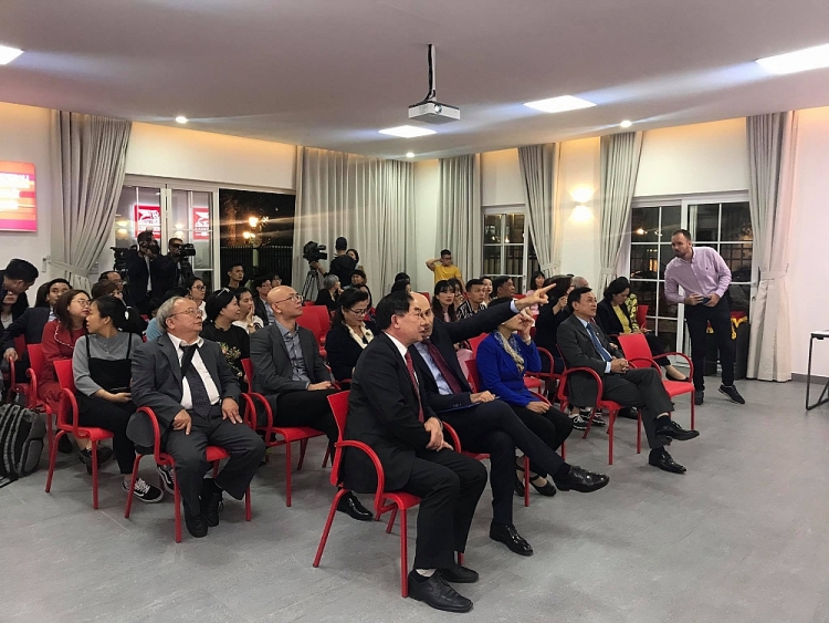 Hội hữu nghị Việt Nam – Italia giới thiệu sách và trao tặng 2 ấn phẩm cho Bảo tàng Hồ Chí Minh