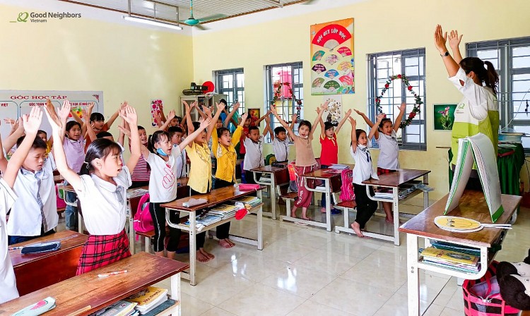 Hình ảnh trong tiết học về “Nâng cao năng lực tự bảo vệ bản thân” cho các em học sinh tiểu học tại huyện Sơn Dương, tỉnh Tuyên Quang. (Ảnh: GNI)