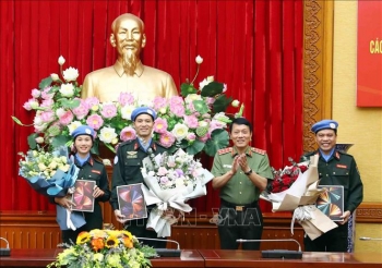 Ba sĩ quan Công an nhân dân lên đường thực hiện nhiệm vụ gìn giữ hòa bình LHQ