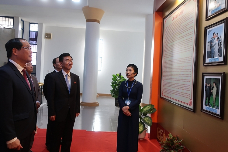 Lạng Sơn khánh thành gian trưng bày hiện vật về Chủ tịch Triều Tiên Kim Jong-un với 33 bức ảnh lịch sử
