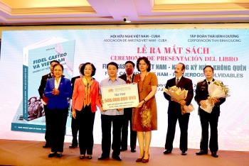 Ra mắt cuốn sách 